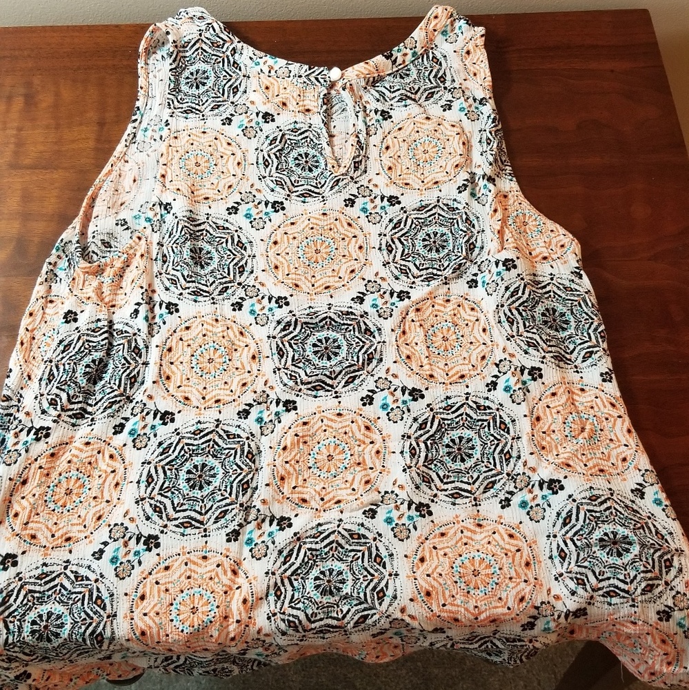 Patterned top - Picture 2 of 2